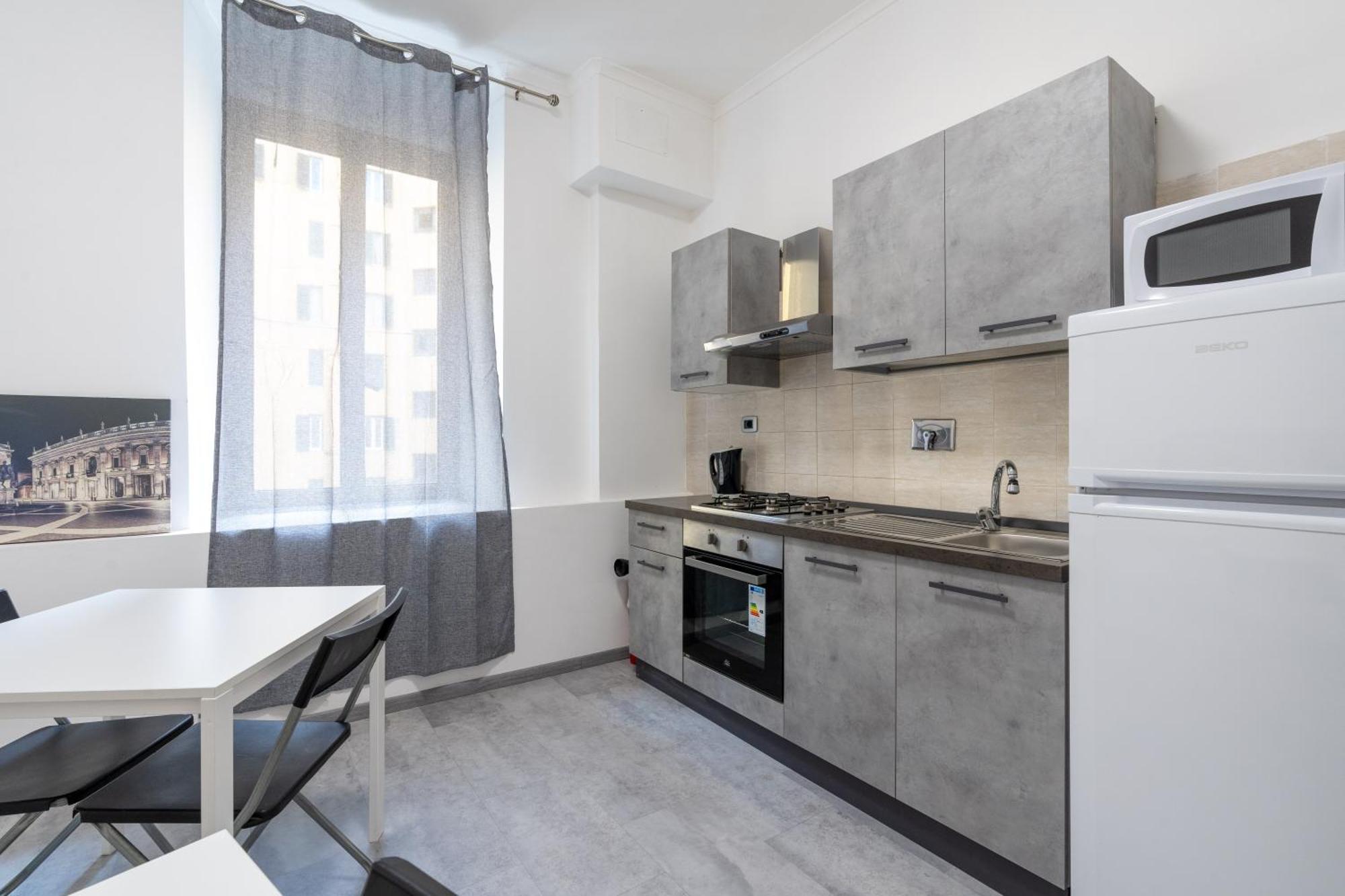 Amazing Apartment Near To Colosseo And Subway Róma Kültér fotó