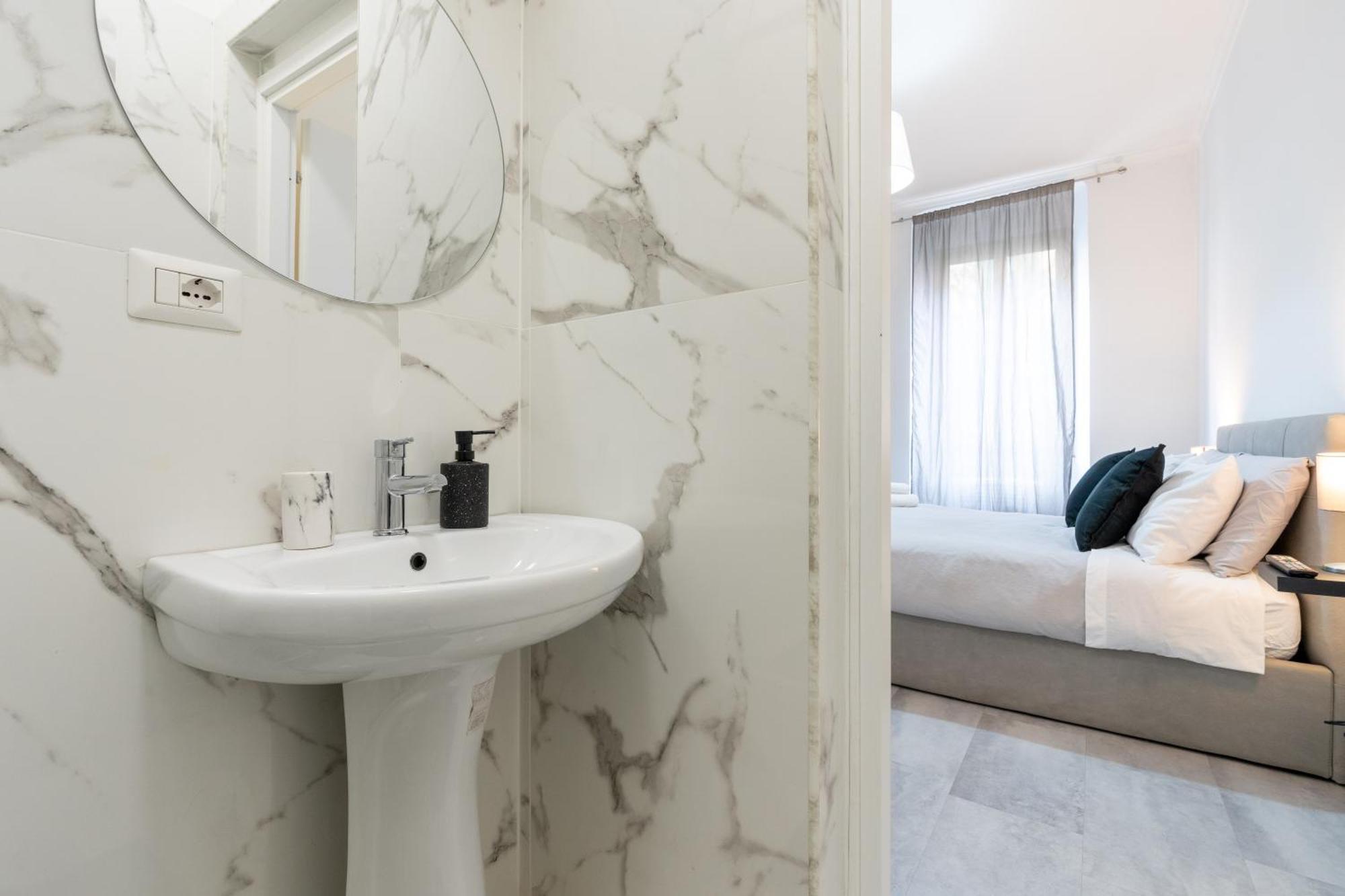 Amazing Apartment Near To Colosseo And Subway Róma Kültér fotó